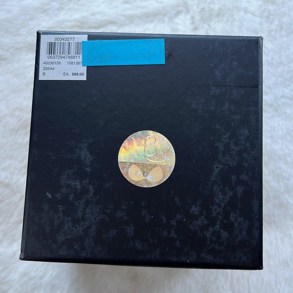 Victoria’s Secret Nu Bra Invisible Push Up - Picture 2 of 7